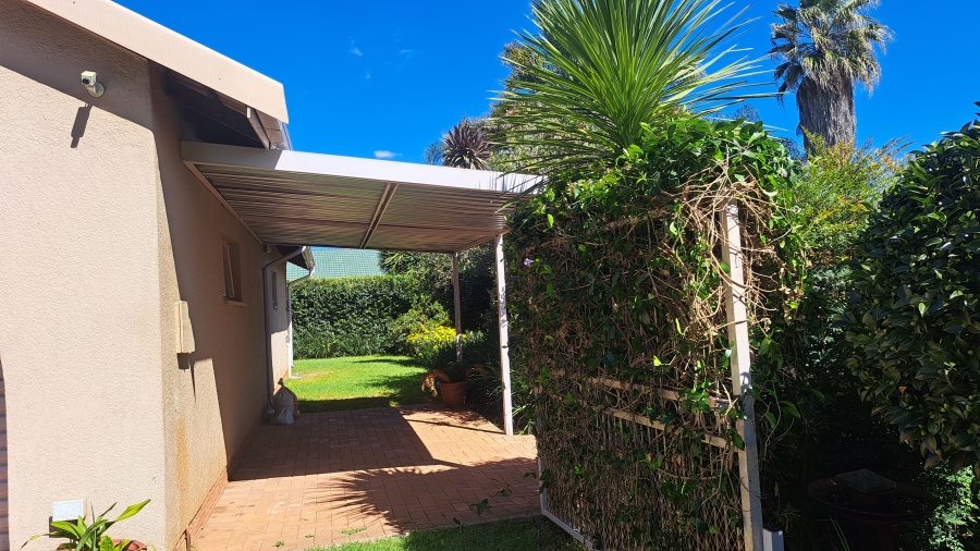 To Let 1 Bedroom Property for Rent in Roodekrans Gauteng