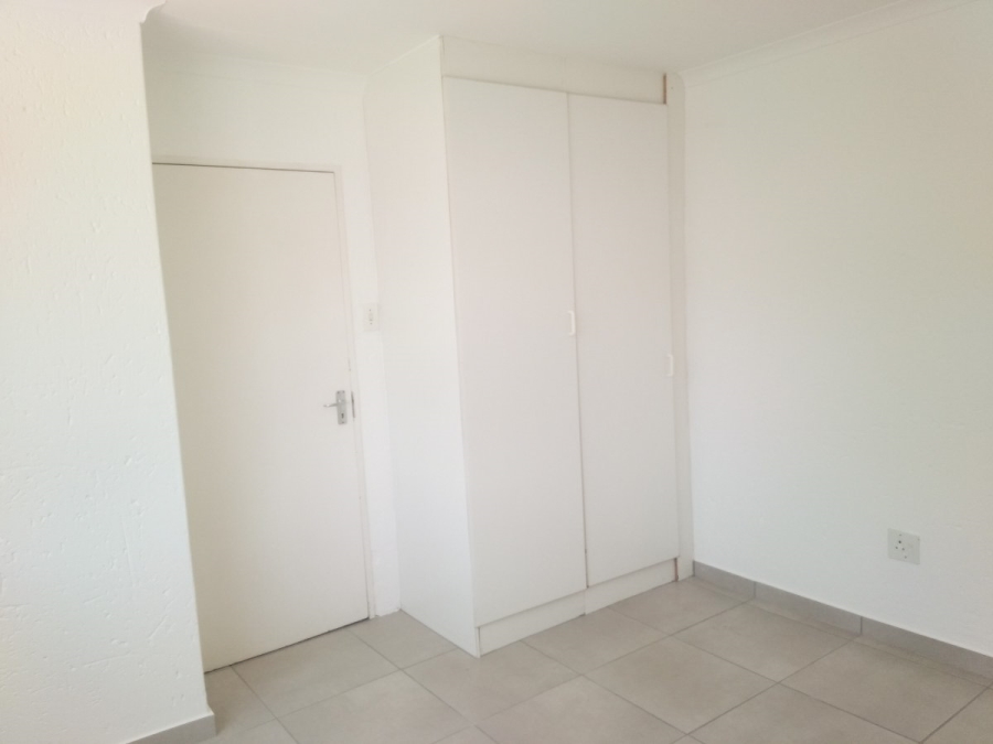To Let 2 Bedroom Property for Rent in Weltevreden Park Gauteng