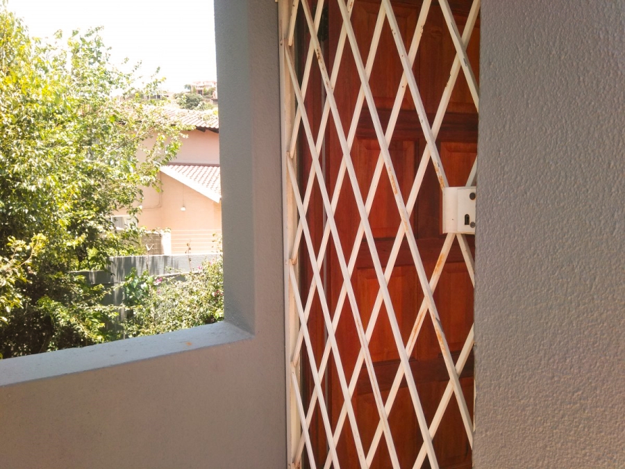 To Let 2 Bedroom Property for Rent in Weltevreden Park Gauteng