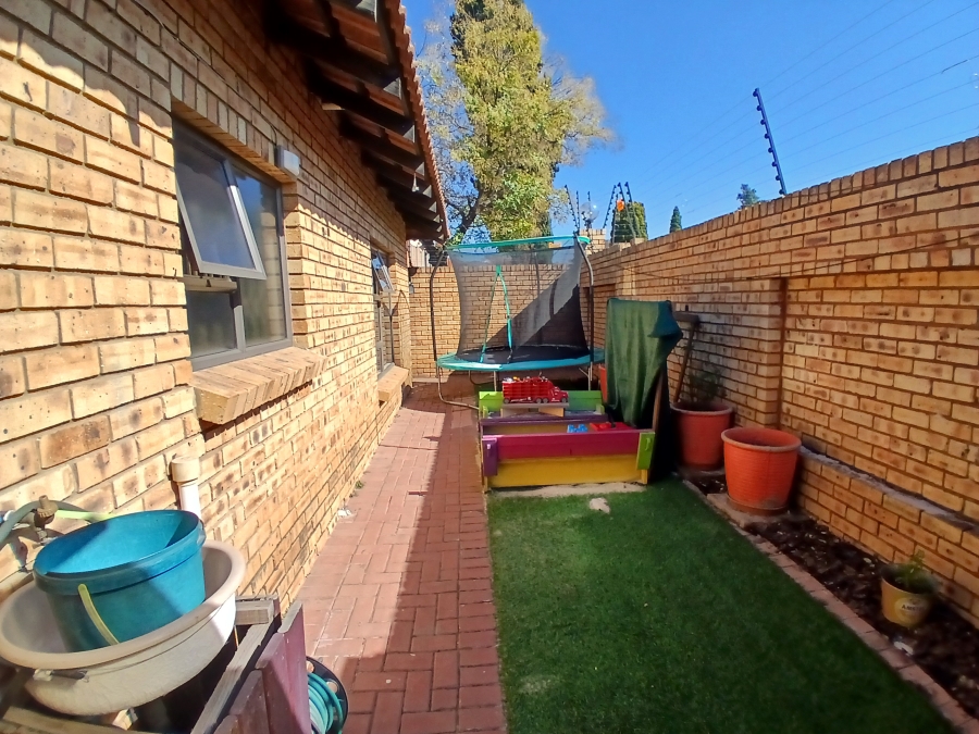 3 Bedroom Property for Sale in New Redruth Gauteng