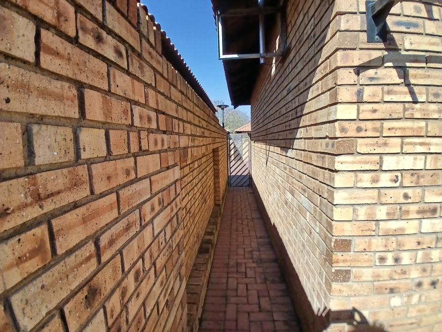 3 Bedroom Property for Sale in New Redruth Gauteng