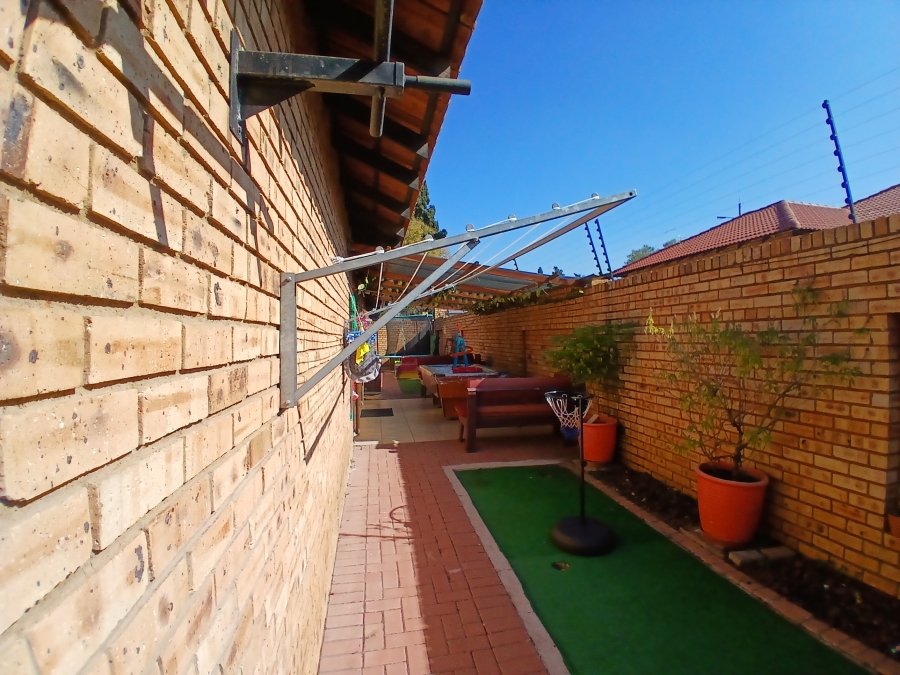 3 Bedroom Property for Sale in New Redruth Gauteng