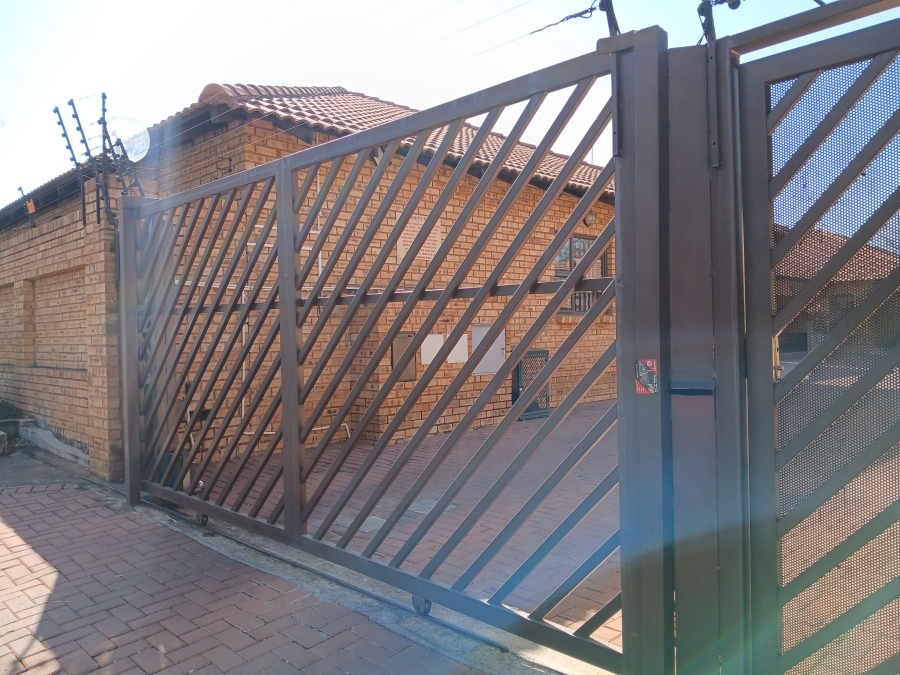 3 Bedroom Property for Sale in New Redruth Gauteng