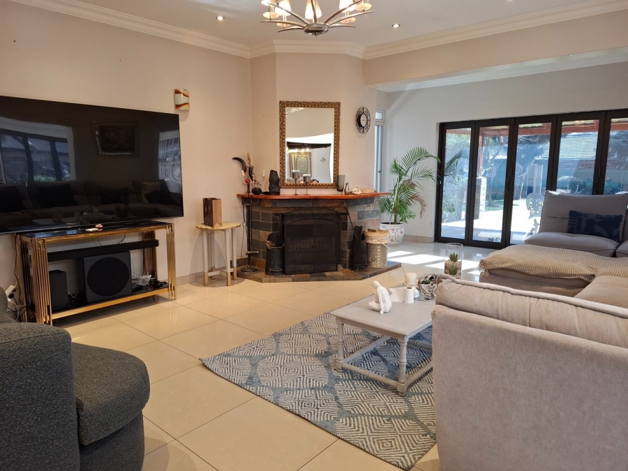 5 Bedroom Property for Sale in Lakefield Gauteng