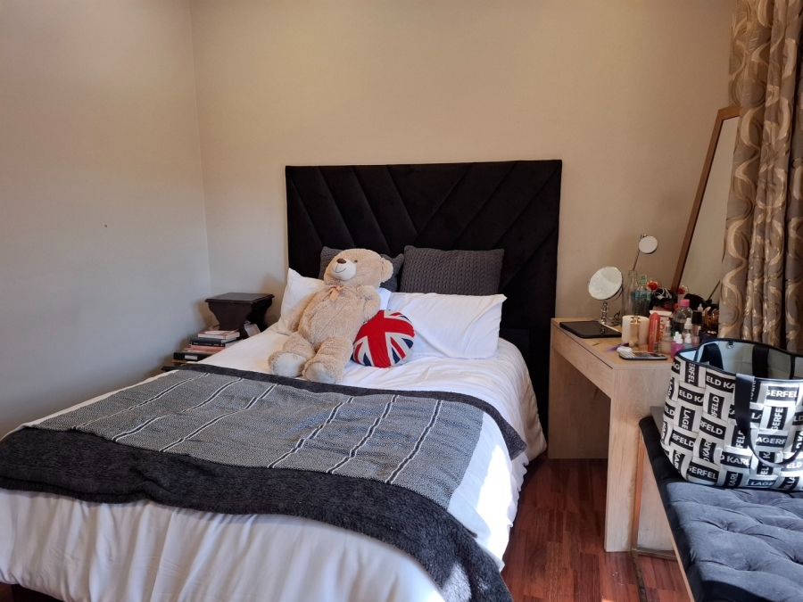 5 Bedroom Property for Sale in Lakefield Gauteng