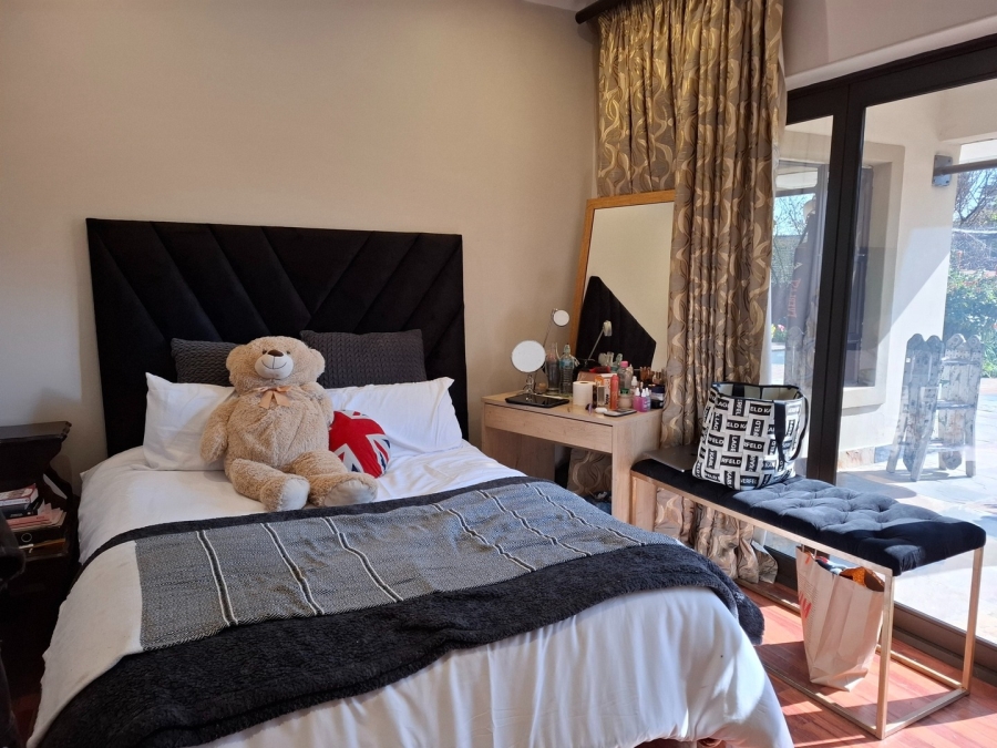 5 Bedroom Property for Sale in Lakefield Gauteng