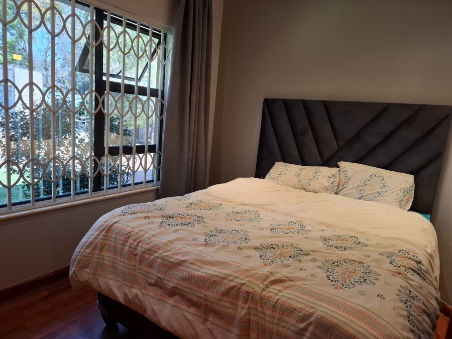 5 Bedroom Property for Sale in Lakefield Gauteng
