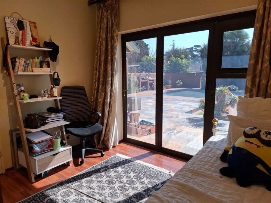 5 Bedroom Property for Sale in Lakefield Gauteng