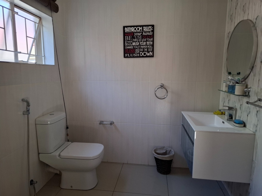 5 Bedroom Property for Sale in Lakefield Gauteng
