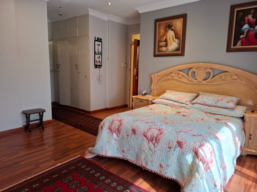 5 Bedroom Property for Sale in Lakefield Gauteng