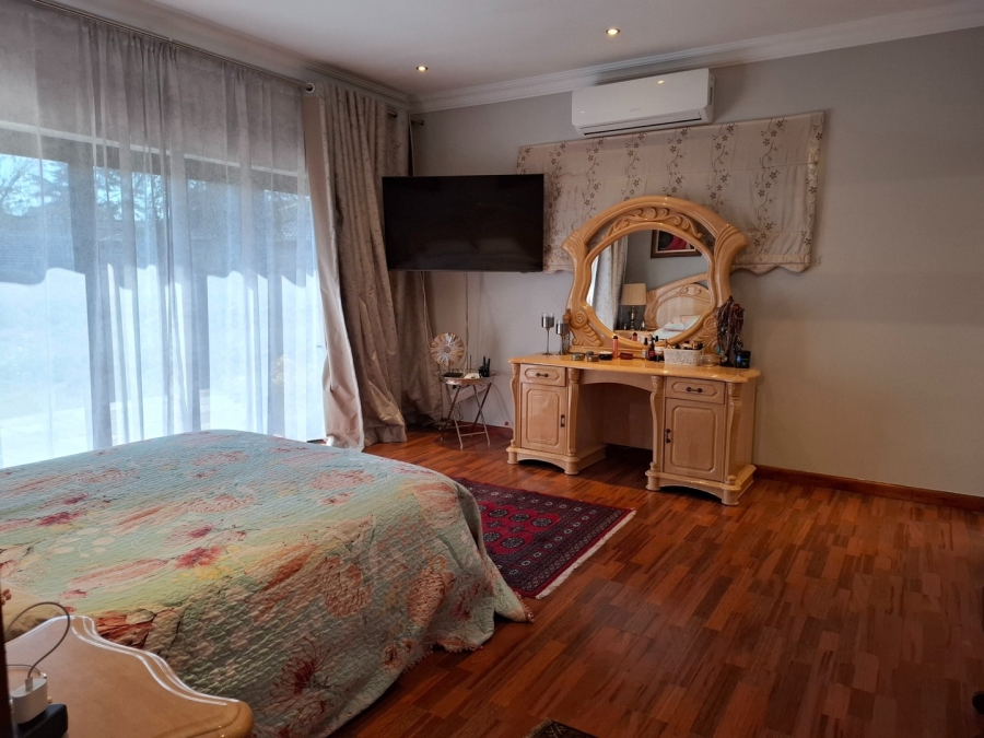 5 Bedroom Property for Sale in Lakefield Gauteng