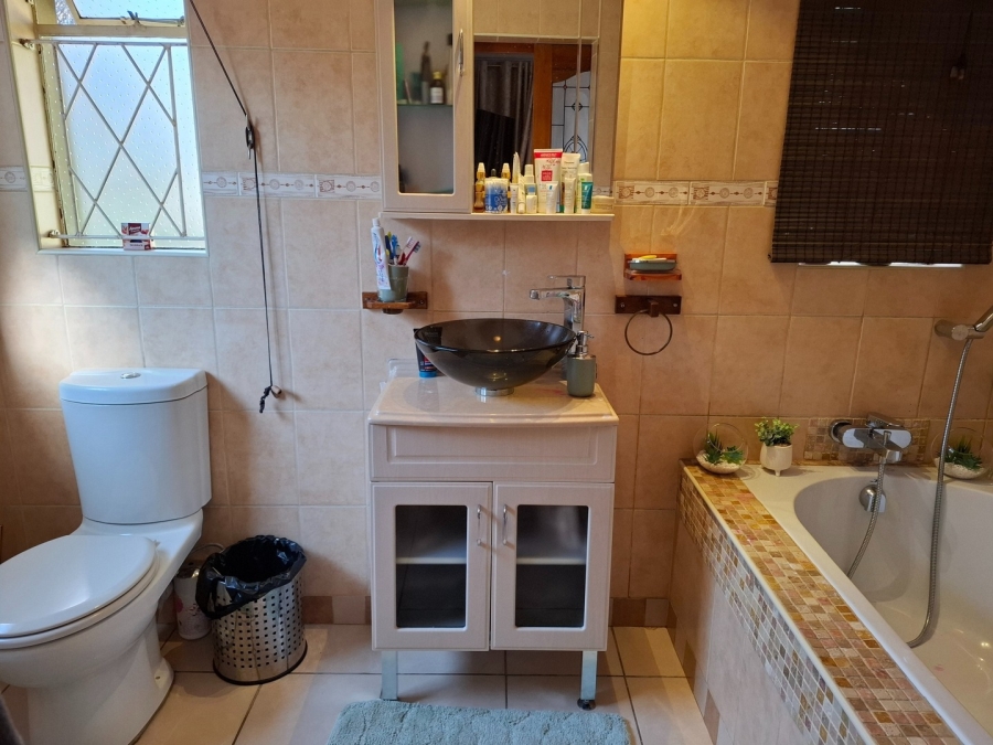 5 Bedroom Property for Sale in Lakefield Gauteng
