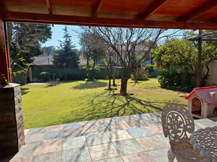 5 Bedroom Property for Sale in Lakefield Gauteng