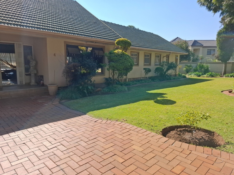 5 Bedroom Property for Sale in Lakefield Gauteng