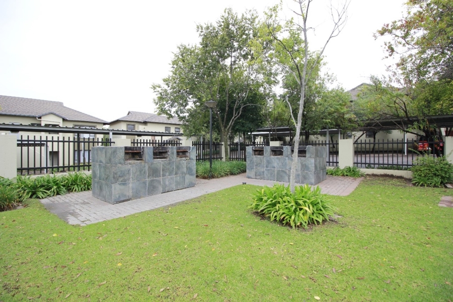 To Let 2 Bedroom Property for Rent in Fourways Gauteng