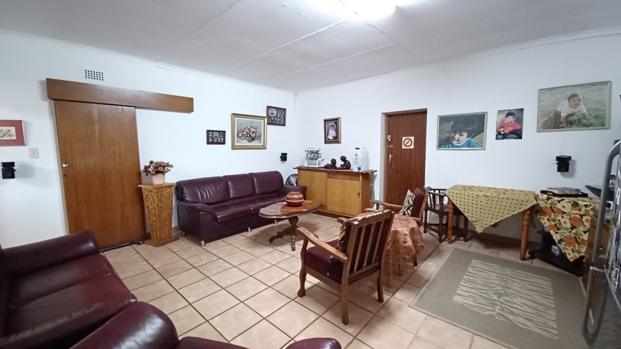 4 Bedroom Property for Sale in Flora Gardens Gauteng