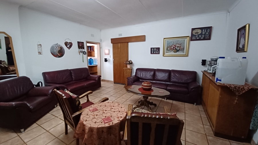 4 Bedroom Property for Sale in Flora Gardens Gauteng