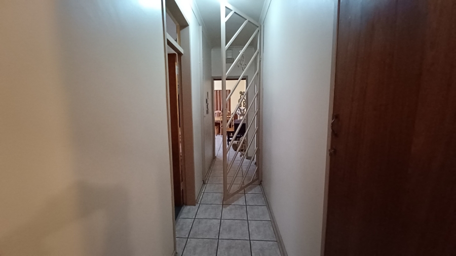 4 Bedroom Property for Sale in Flora Gardens Gauteng
