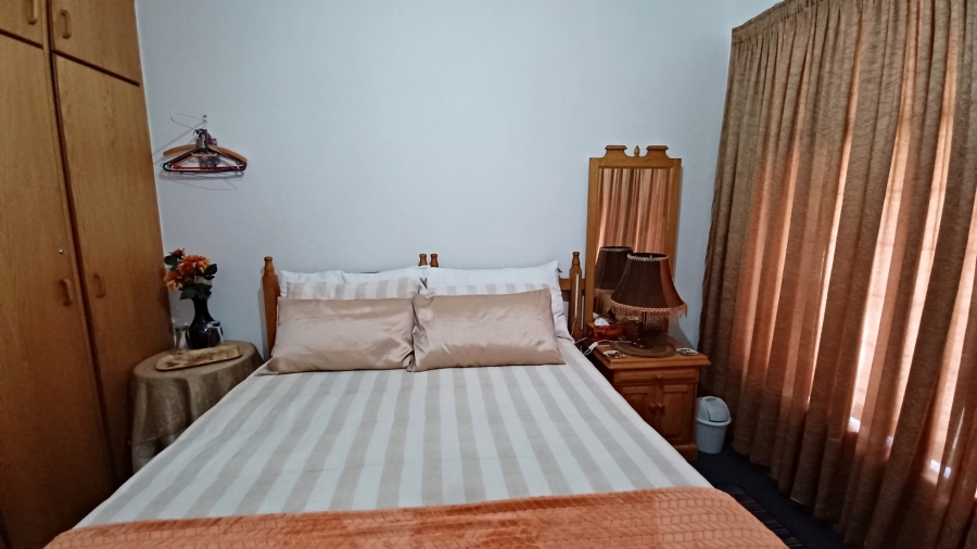 4 Bedroom Property for Sale in Flora Gardens Gauteng