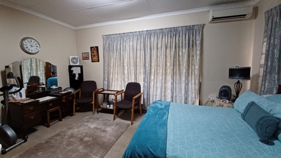 4 Bedroom Property for Sale in Flora Gardens Gauteng