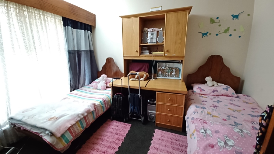4 Bedroom Property for Sale in Flora Gardens Gauteng
