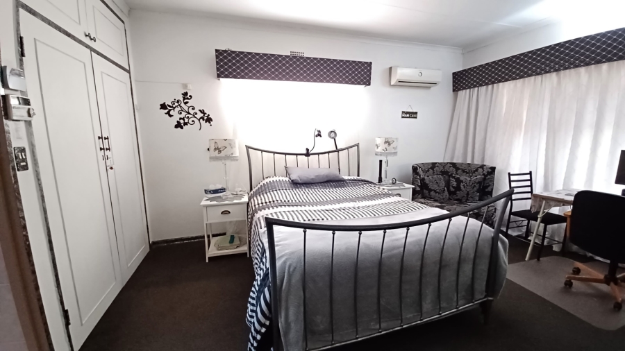4 Bedroom Property for Sale in Flora Gardens Gauteng