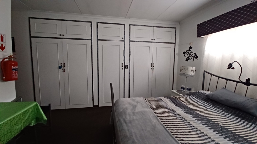 4 Bedroom Property for Sale in Flora Gardens Gauteng