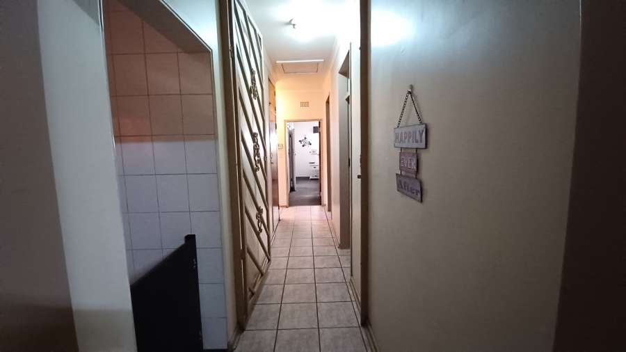 4 Bedroom Property for Sale in Flora Gardens Gauteng