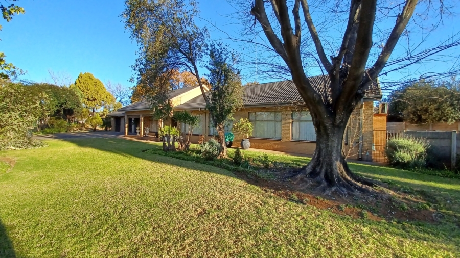 4 Bedroom Property for Sale in Flora Gardens Gauteng