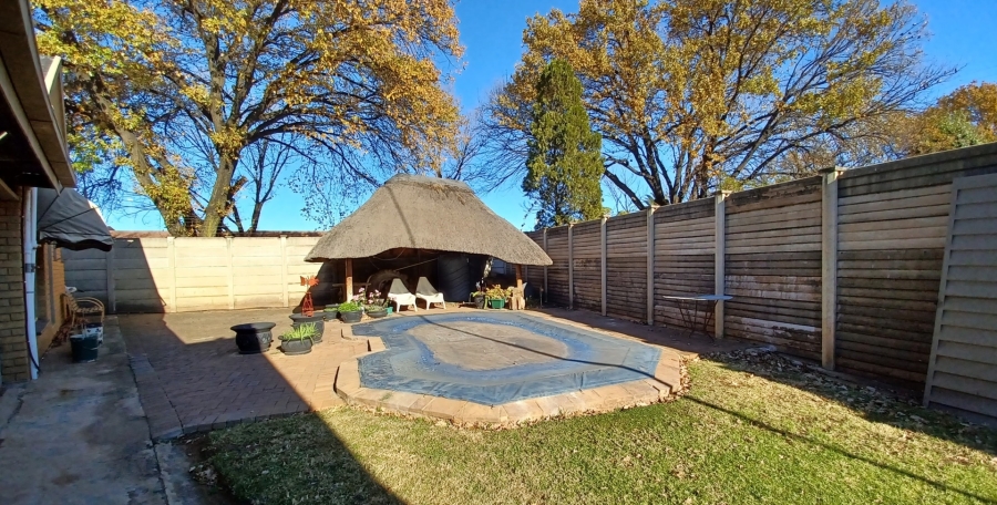 4 Bedroom Property for Sale in Flora Gardens Gauteng