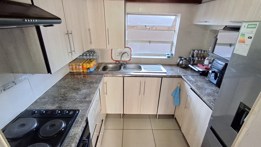 2 Bedroom Property for Sale in Gezina Gauteng