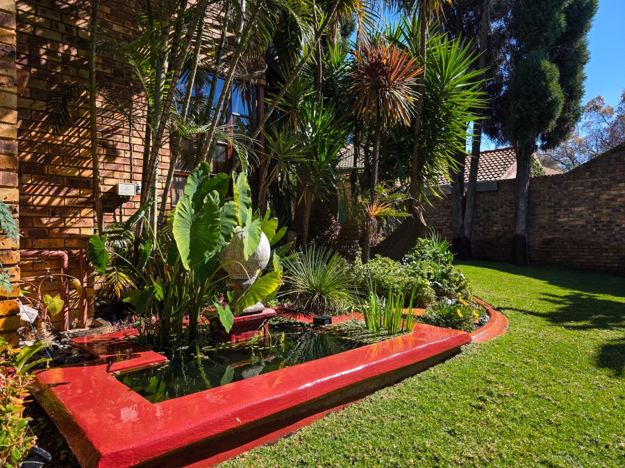 5 Bedroom Property for Sale in Moreleta Park Gauteng