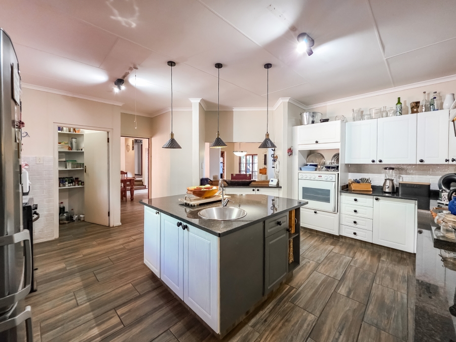 5 Bedroom Property for Sale in Moreleta Park Gauteng