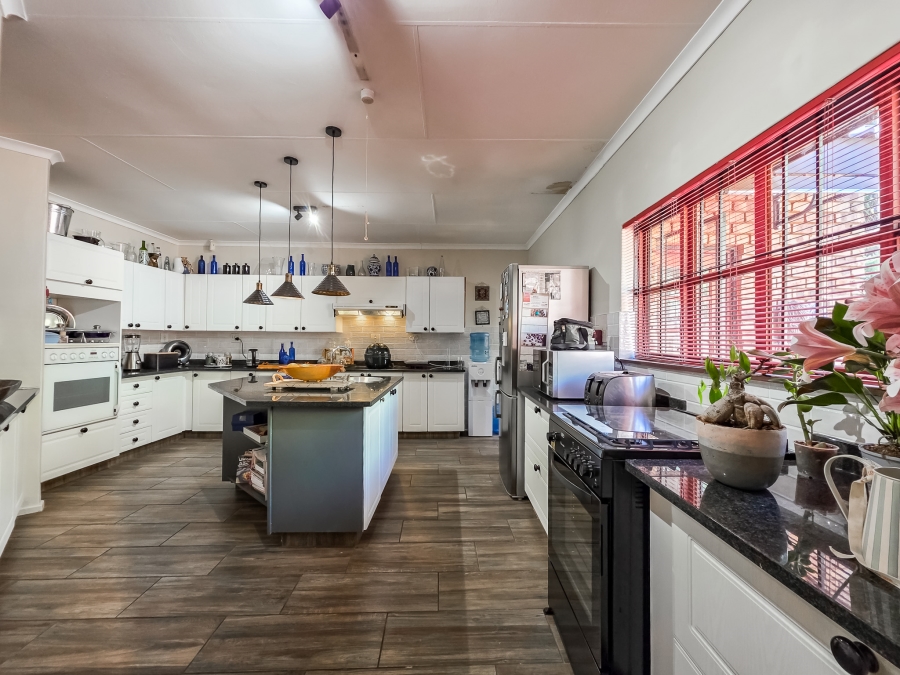 5 Bedroom Property for Sale in Moreleta Park Gauteng