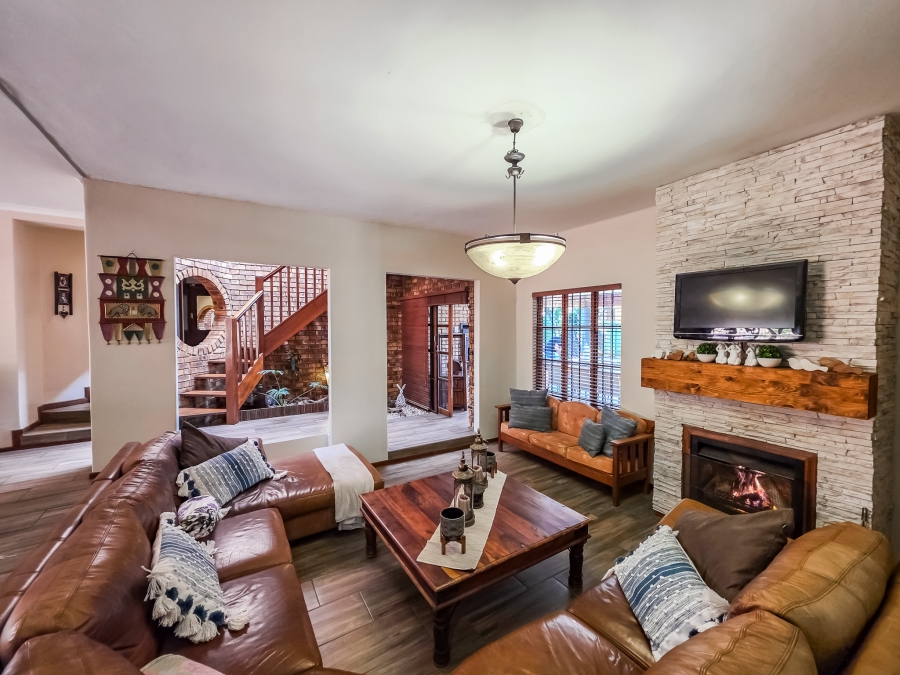 5 Bedroom Property for Sale in Moreleta Park Gauteng