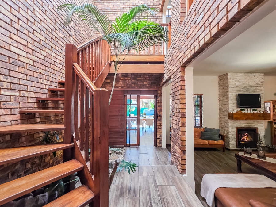 5 Bedroom Property for Sale in Moreleta Park Gauteng