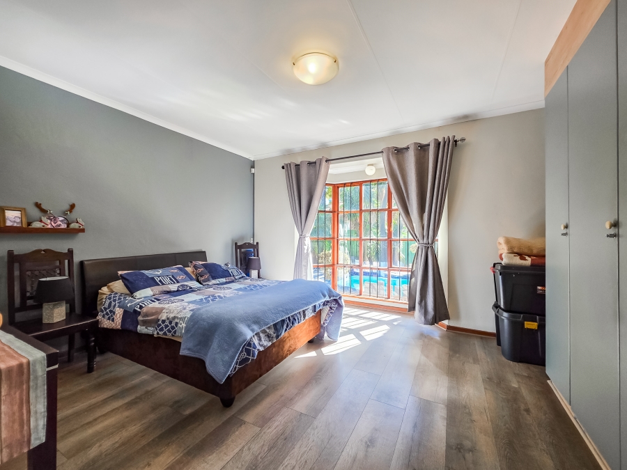 5 Bedroom Property for Sale in Moreleta Park Gauteng