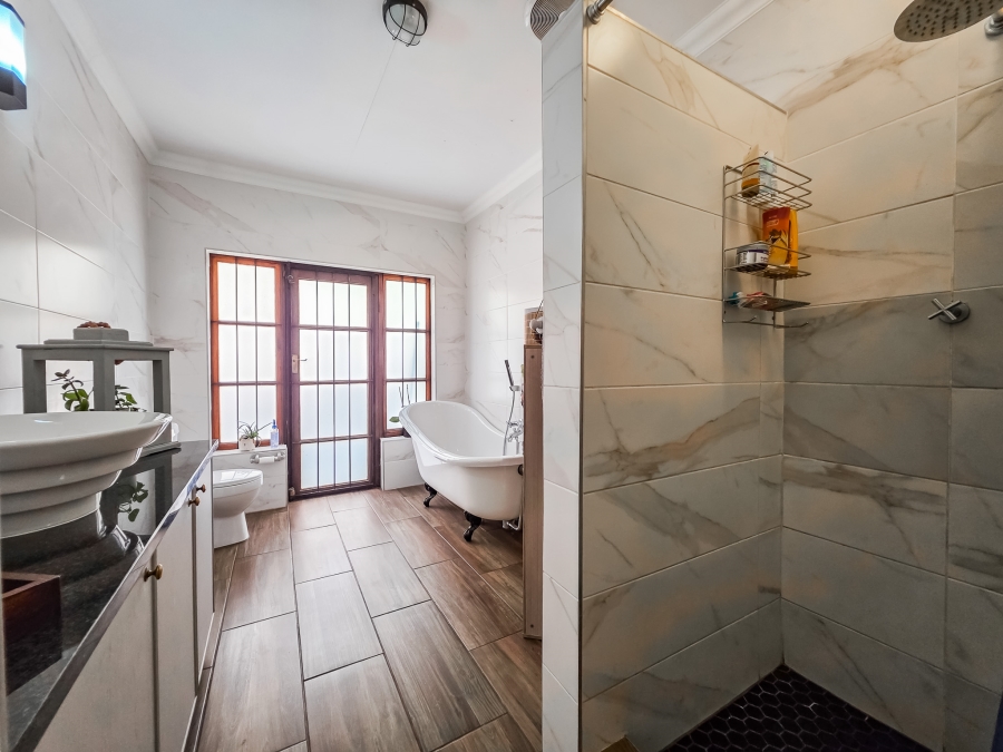 5 Bedroom Property for Sale in Moreleta Park Gauteng