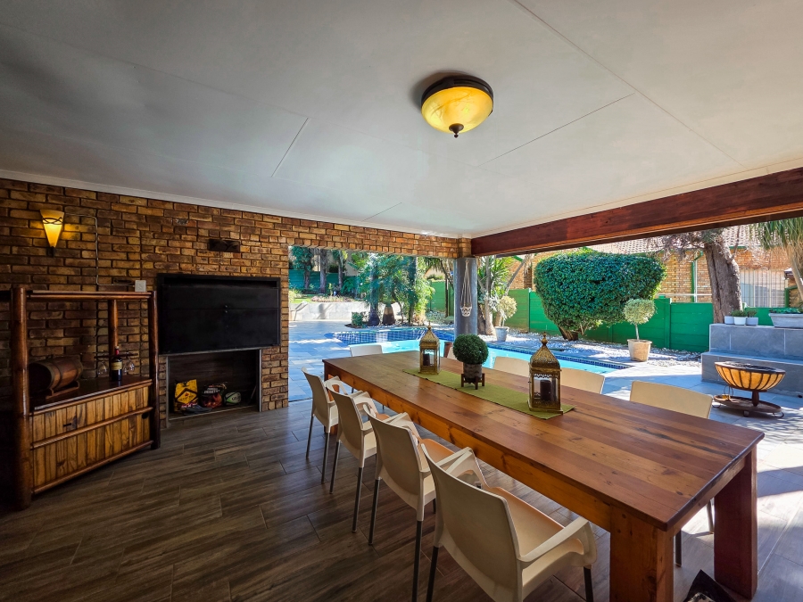 5 Bedroom Property for Sale in Moreleta Park Gauteng