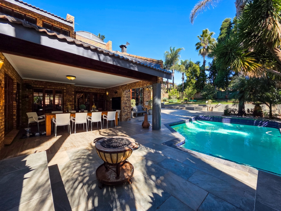 5 Bedroom Property for Sale in Moreleta Park Gauteng