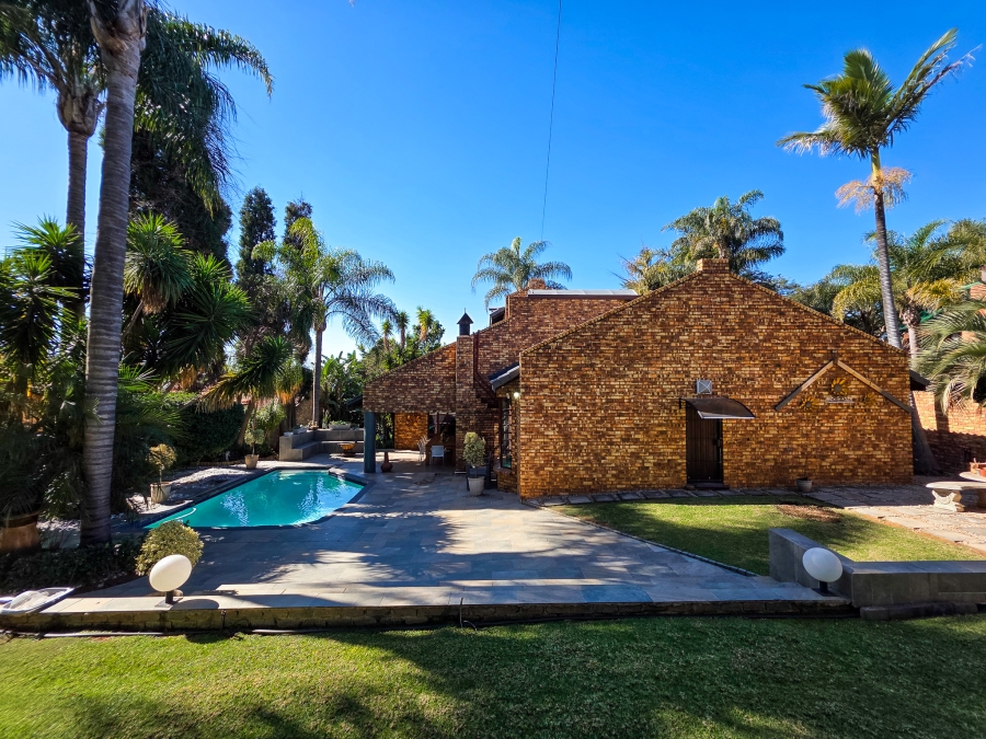 5 Bedroom Property for Sale in Moreleta Park Gauteng