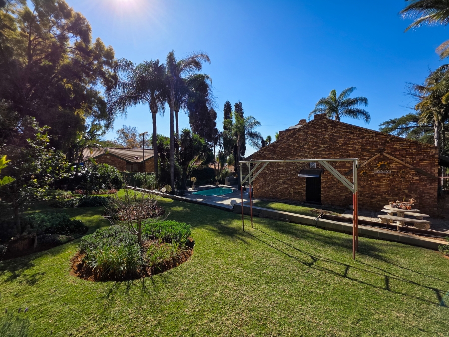 5 Bedroom Property for Sale in Moreleta Park Gauteng