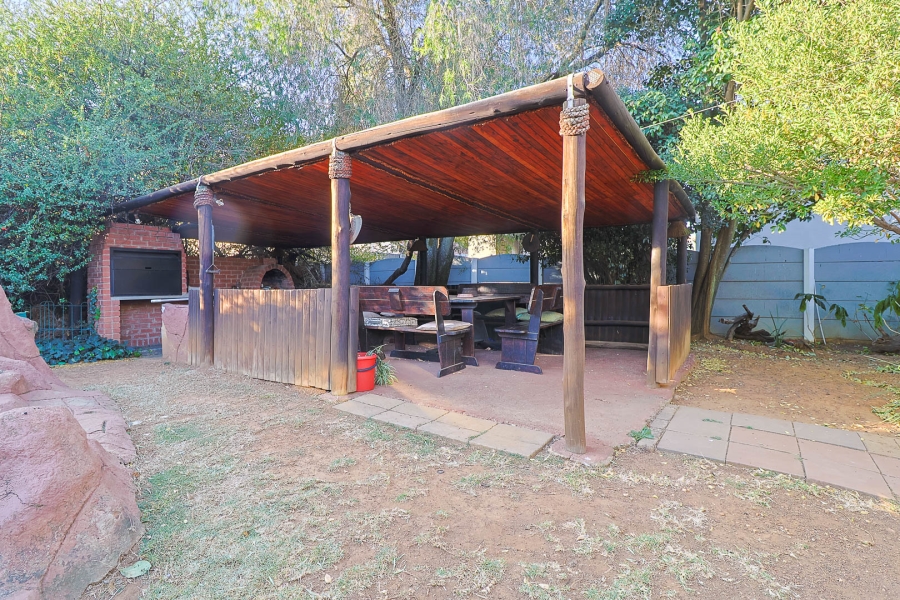4 Bedroom Property for Sale in Brackendowns Gauteng