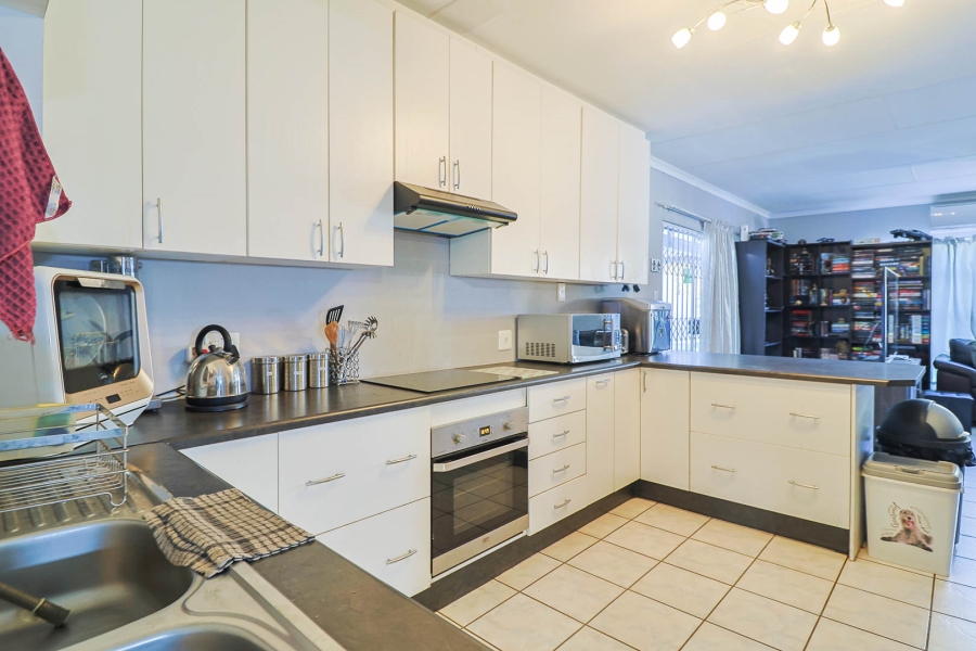 4 Bedroom Property for Sale in Brackendowns Gauteng