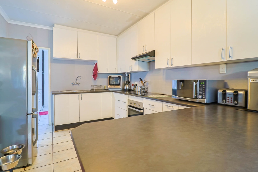 4 Bedroom Property for Sale in Brackendowns Gauteng