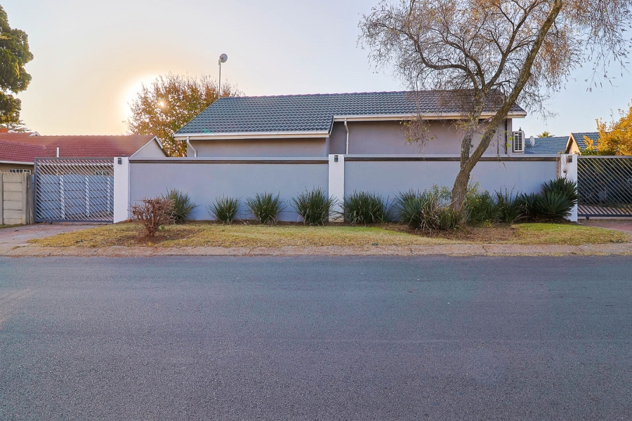 4 Bedroom Property for Sale in Brackendowns Gauteng