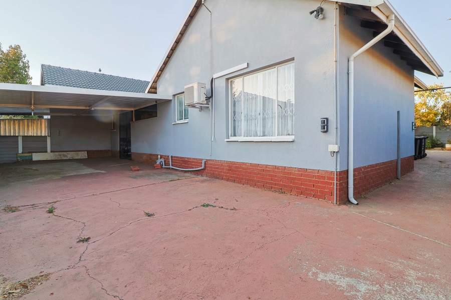4 Bedroom Property for Sale in Brackendowns Gauteng