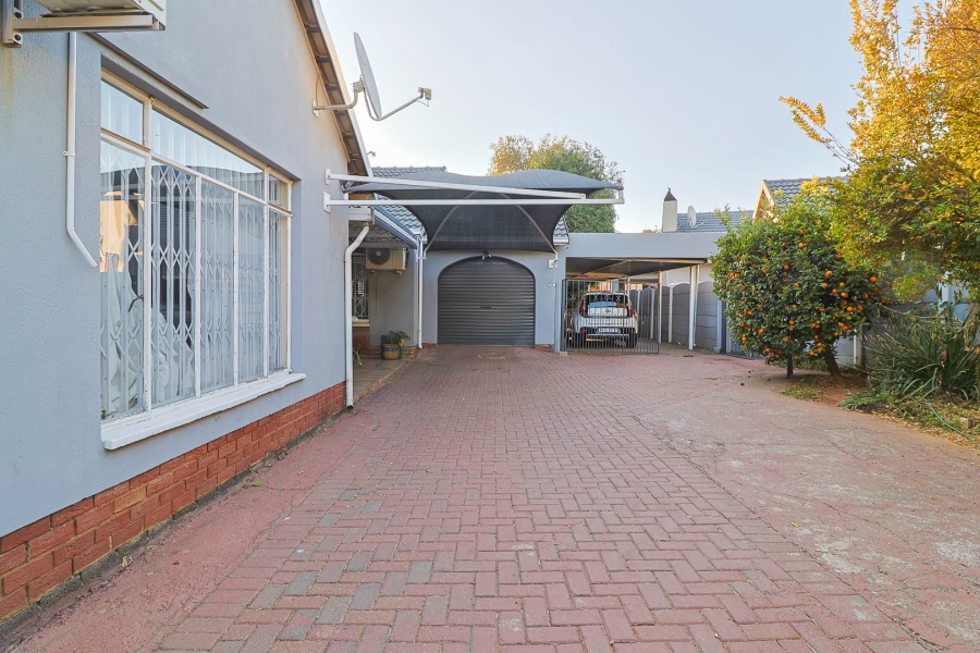 4 Bedroom Property for Sale in Brackendowns Gauteng