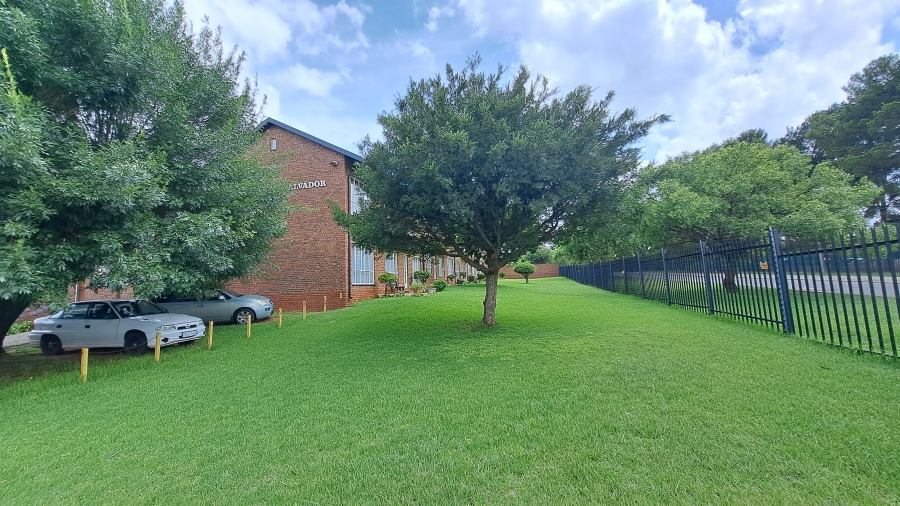 To Let 2 Bedroom Property for Rent in Horizon View Gauteng