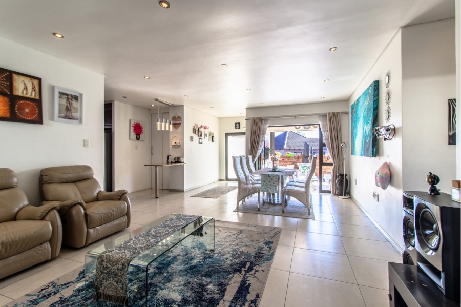 3 Bedroom Property for Sale in Greenstone Hill Gauteng